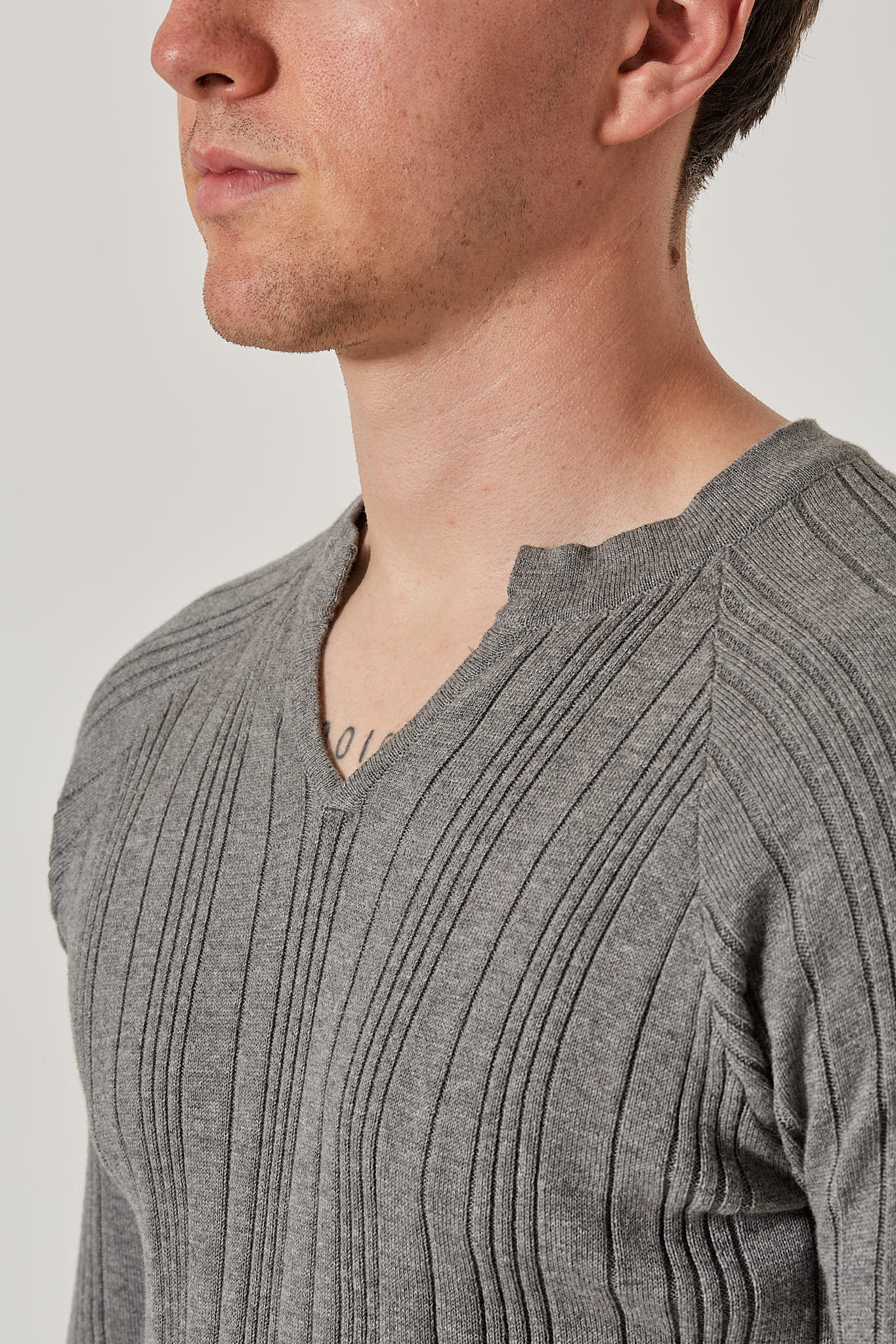Fine Ribbed Henley Grau (Pre Order)