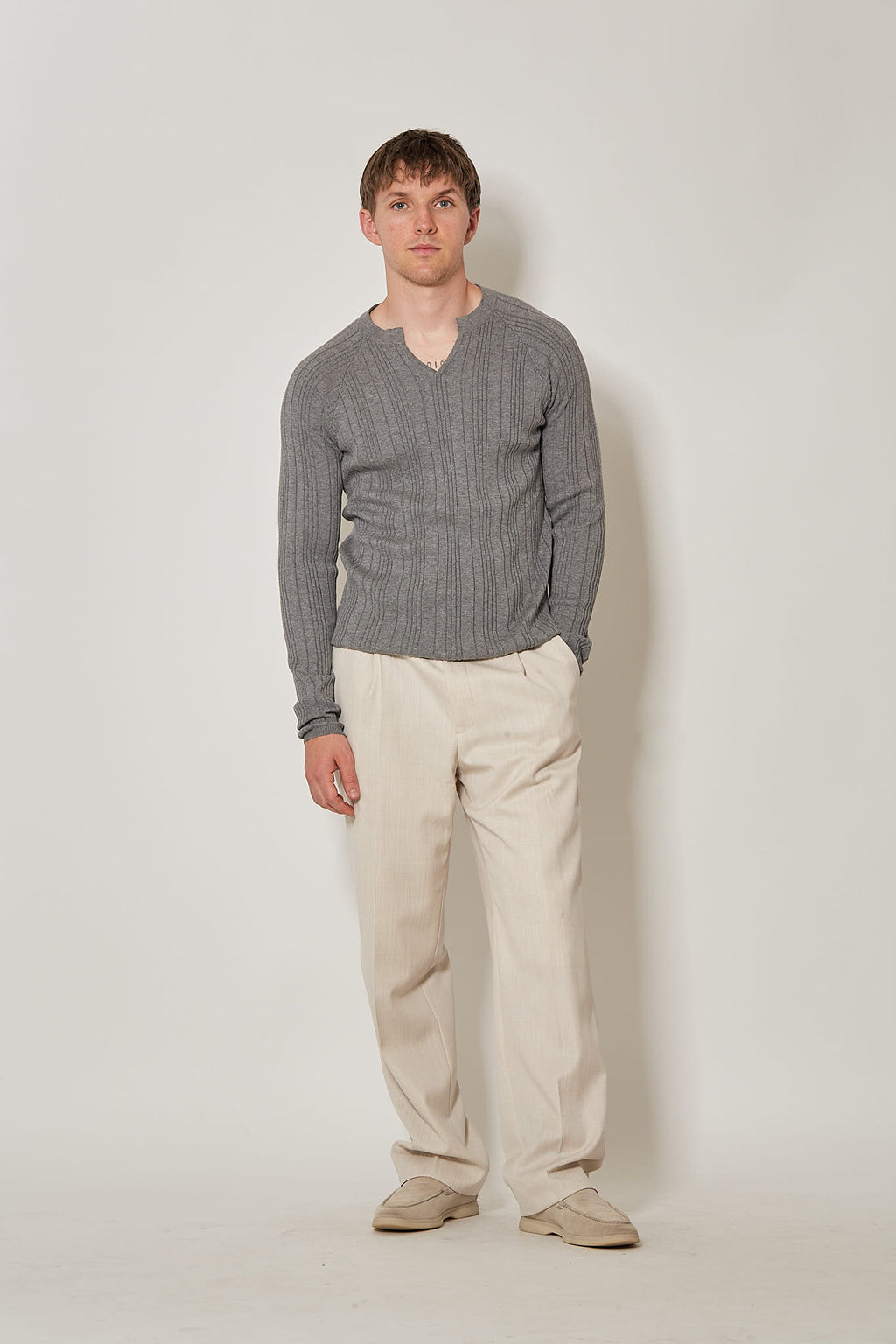 Fine Ribbed Henley Grau (Pre Order)